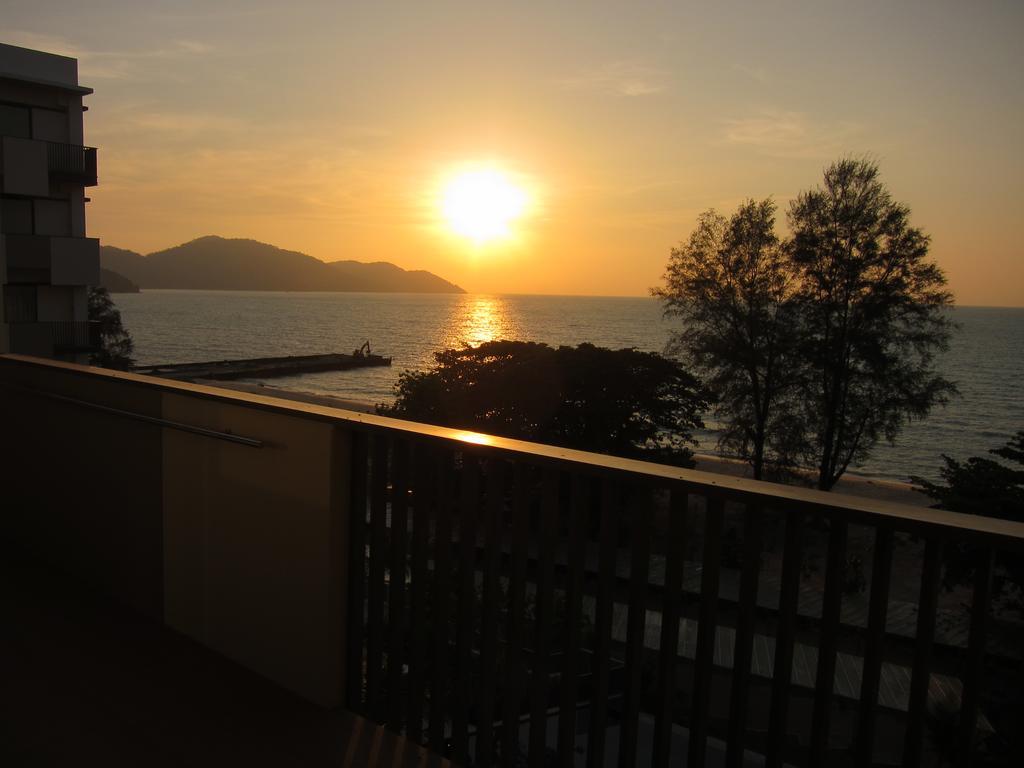 By The Sea Suites - Managed By Sdb Host Бату-Ферринги Экстерьер фото